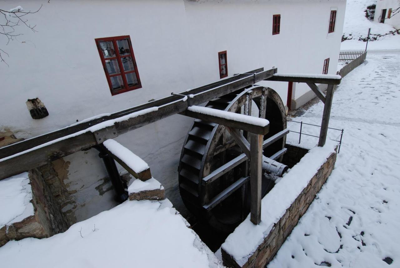 Отель Porcuv Mlyn Bykovice Экстерьер фото